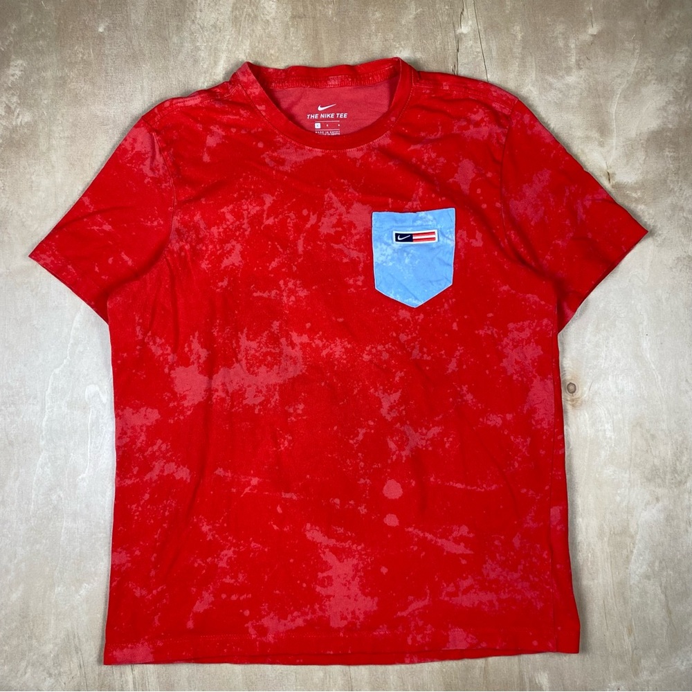 Nike Sportswear Red Tye Dye Running Cloud Patch USA Pocket T-Shirt Men's Large